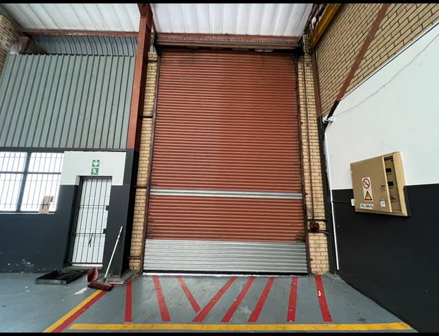 544M² WAREHOUSE TO LET IN ROOIHUISKRAAL